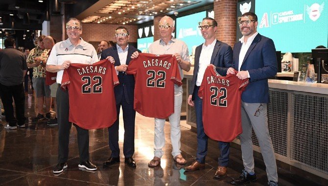 caesars-sportsbook-opens-at-chase-field